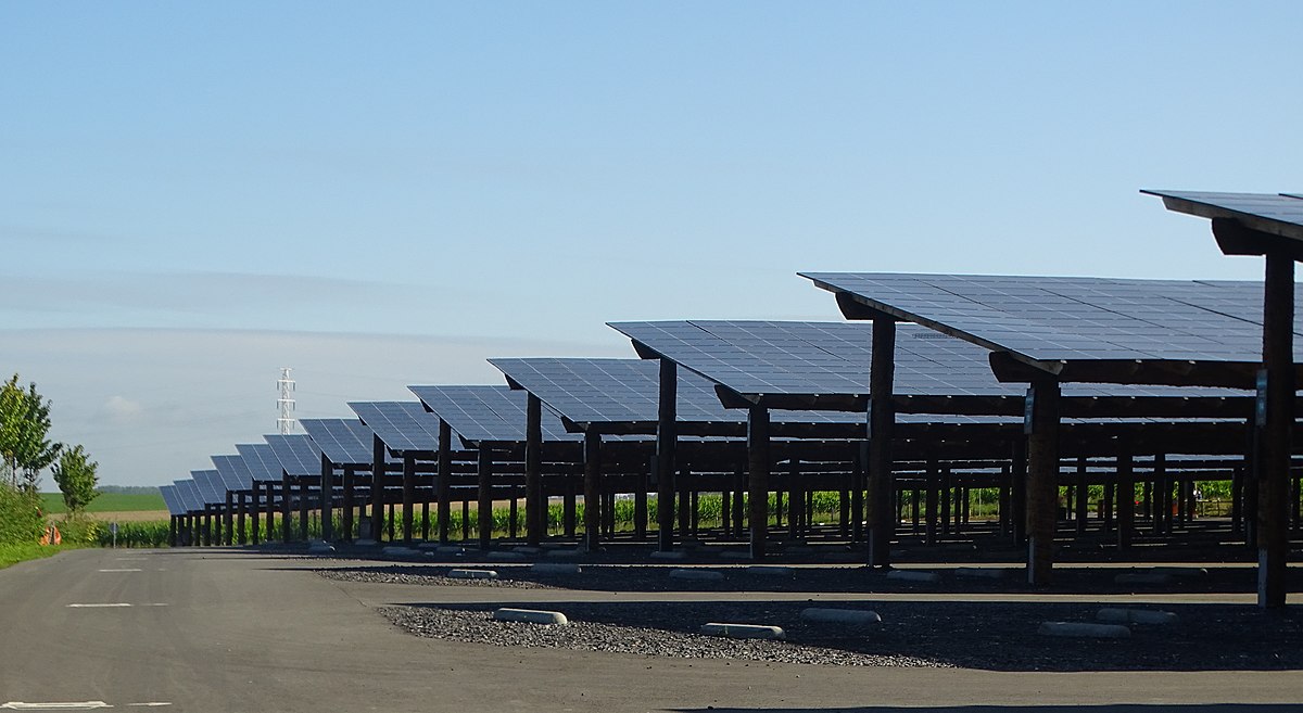 equiper parkings avec ombrieres photovoltaiques devient standard incontournable transition energetique - Le Monde de l'Energie